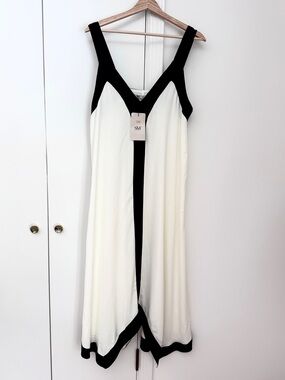 SMF studio collection V-neck Contrast‎ Trim dress Size Medium